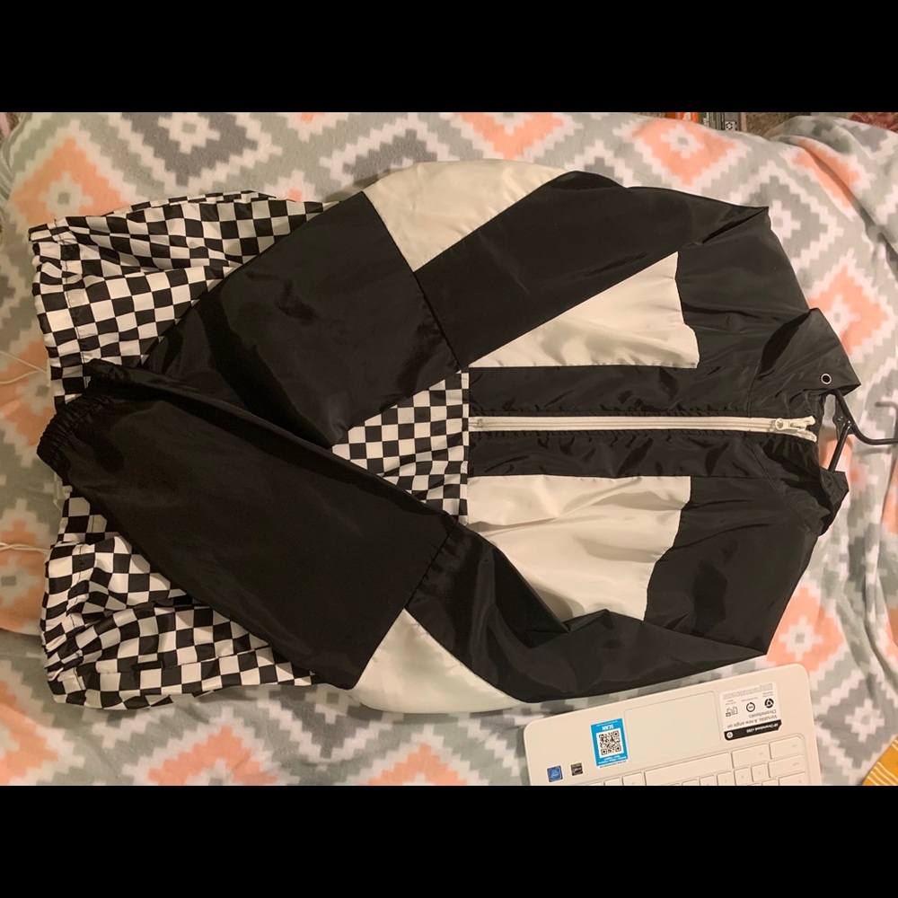 🏁 Checkered wind breaker 🏁